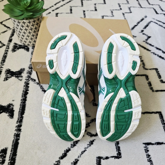 ASICS GEL 1130- White and Green. NWT. Never Worn. AUTHENTIC. - Picture 7 of 7